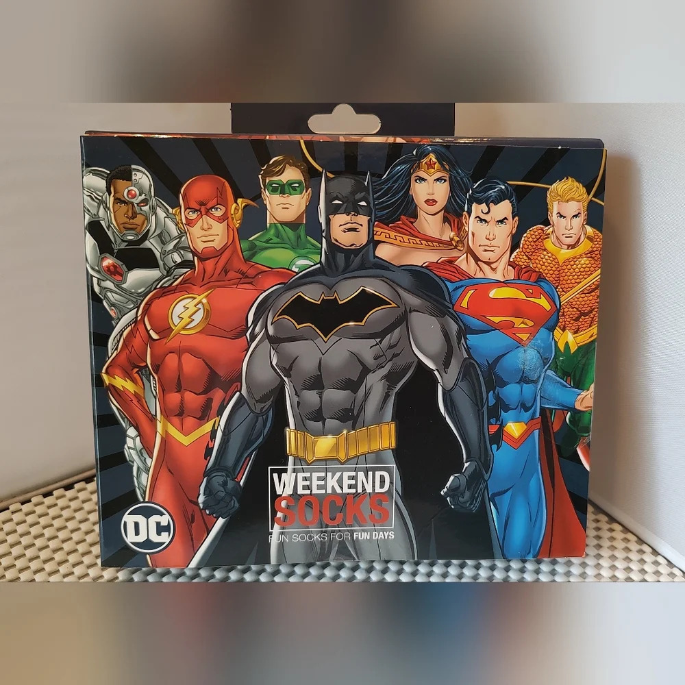 Justice League DC Men's Shoe Size 6-12 Weekend Socks 3 Pairs Crew Socks NWT